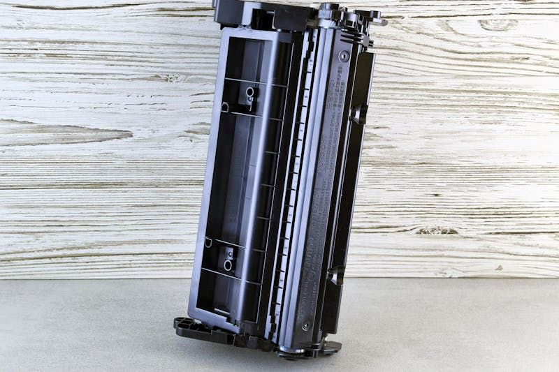Jak włożyć toner do drukarki Brother?